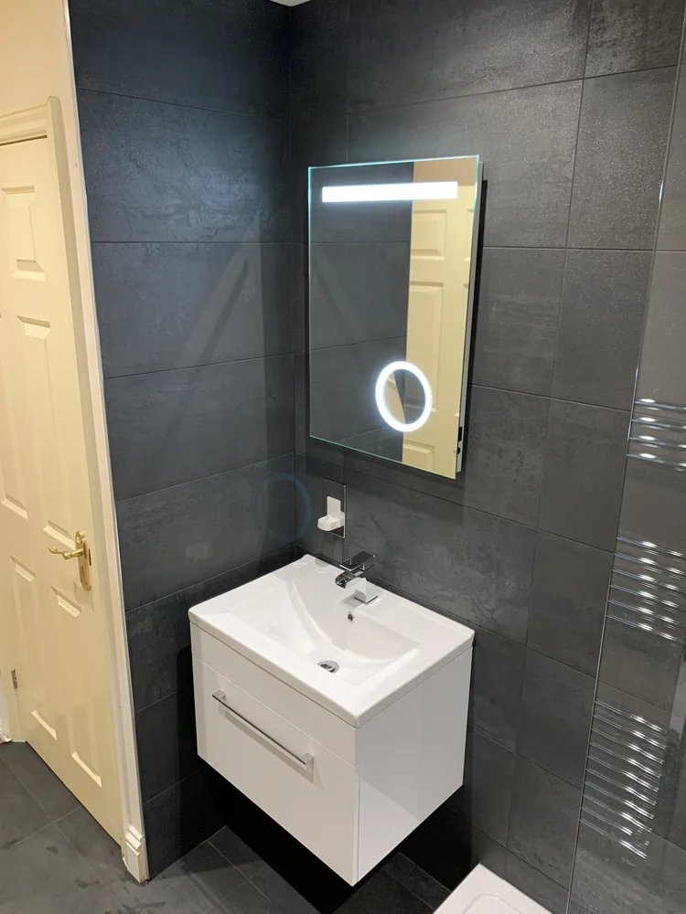 Tiled bathroom installation, photograph 57