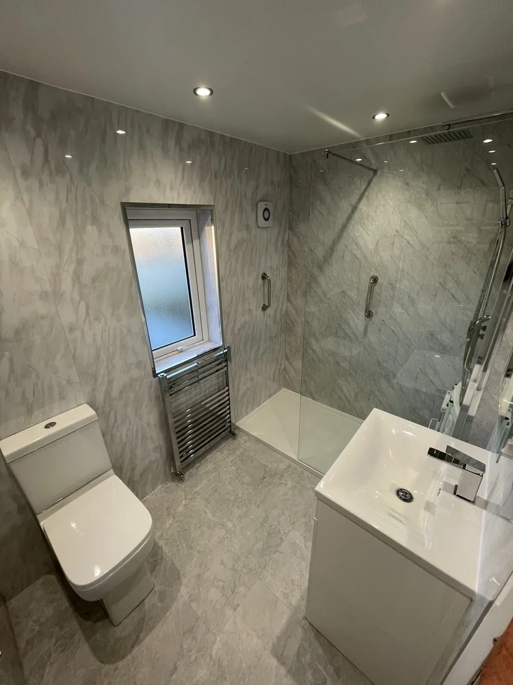 Wall-panelled bathroom installation, photograph 71