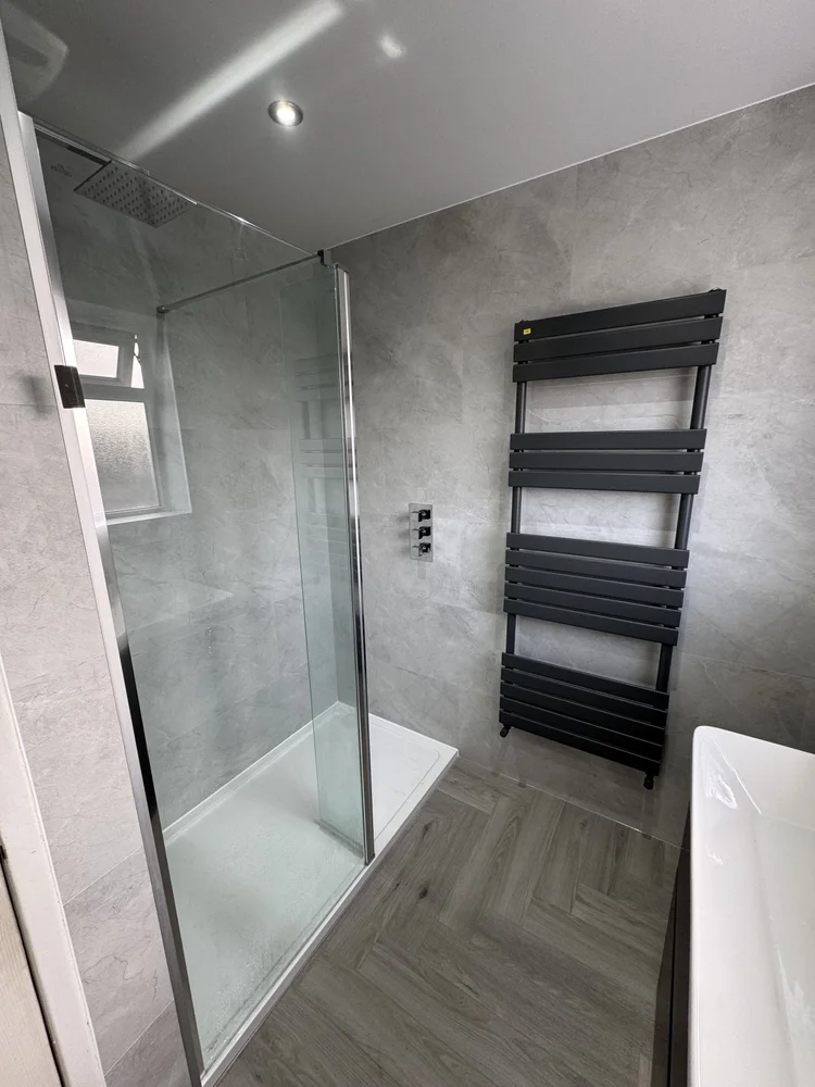 Wall-panelled bathroom installation, photograph 67