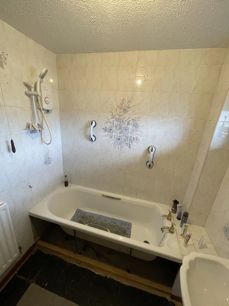 Before renovation, bath-to-shower project 41