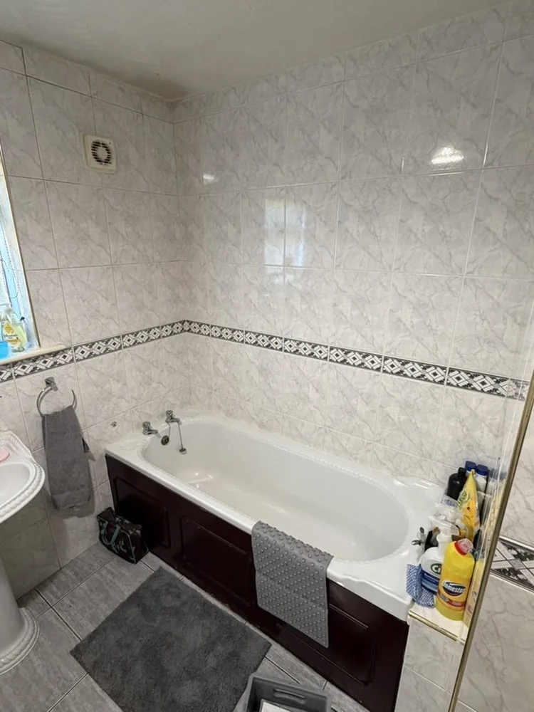 Before renovation, bath-to-shower project 1