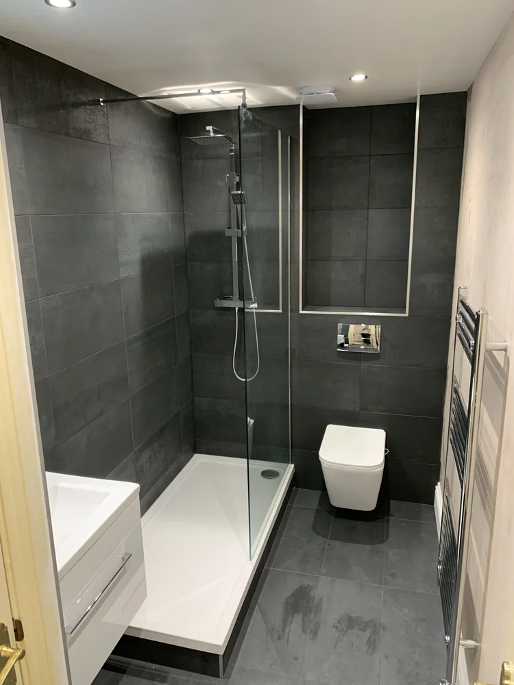 Tiled bathroom installation, photograph 56
