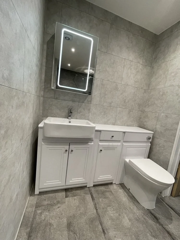 Wall-panelled bathroom installation, photograph 128