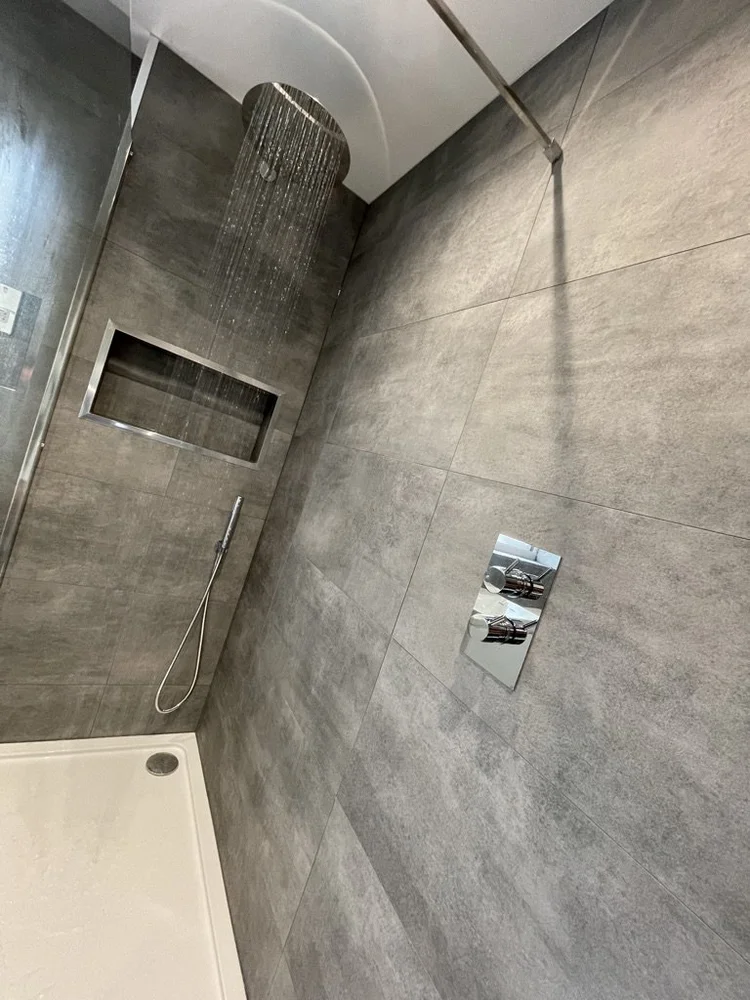 Wall-panelled bathroom installation, photograph 110