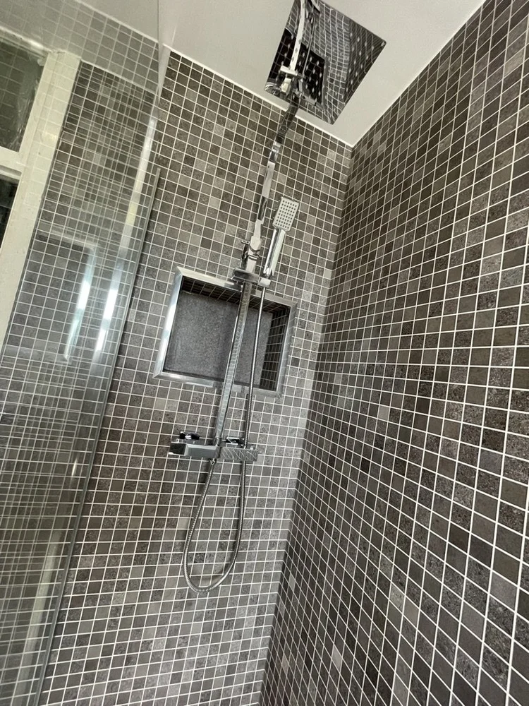 Wall-panelled bathroom installation, photograph 133