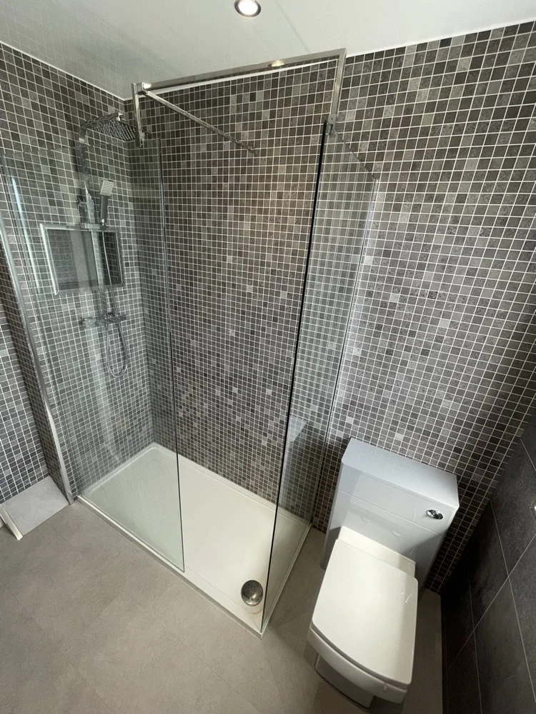 Wall-panelled bathroom installation, photograph 134
