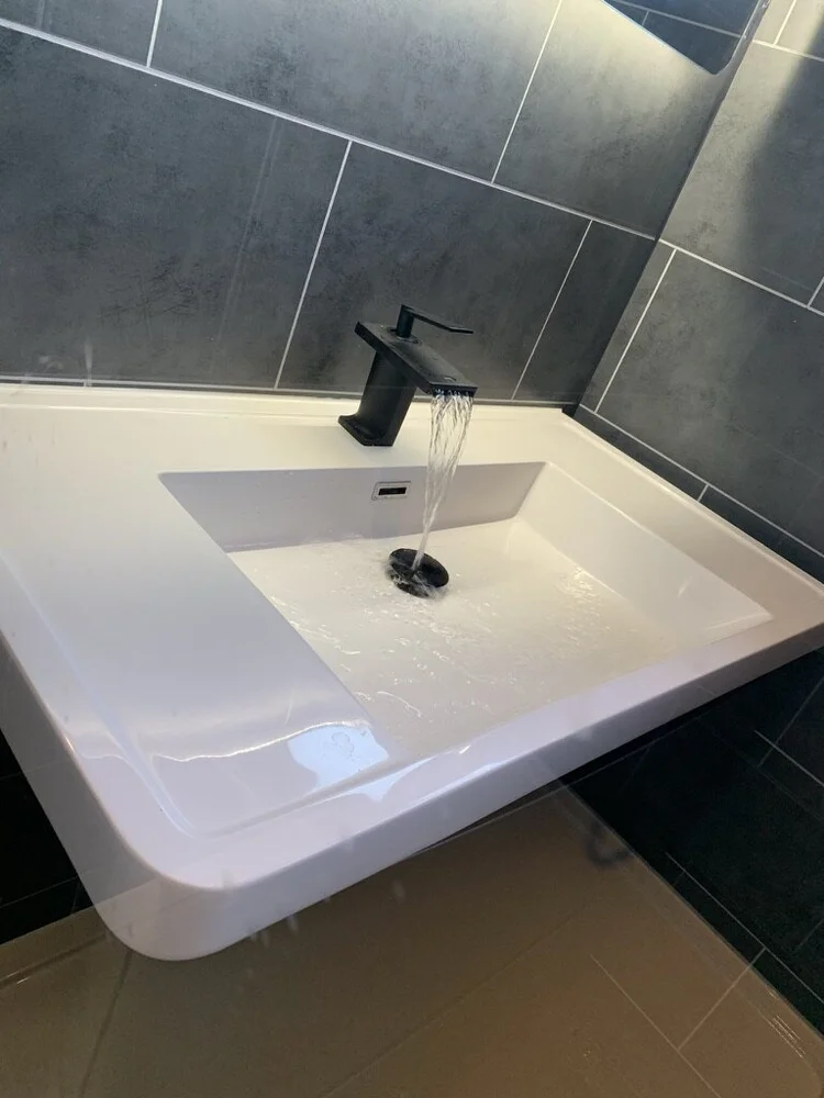 Wall-panelled bathroom installation, photograph 123