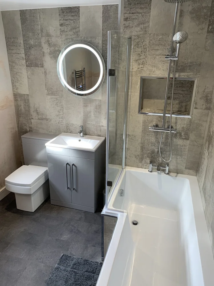 Wall-panelled bathroom installation, photograph 140