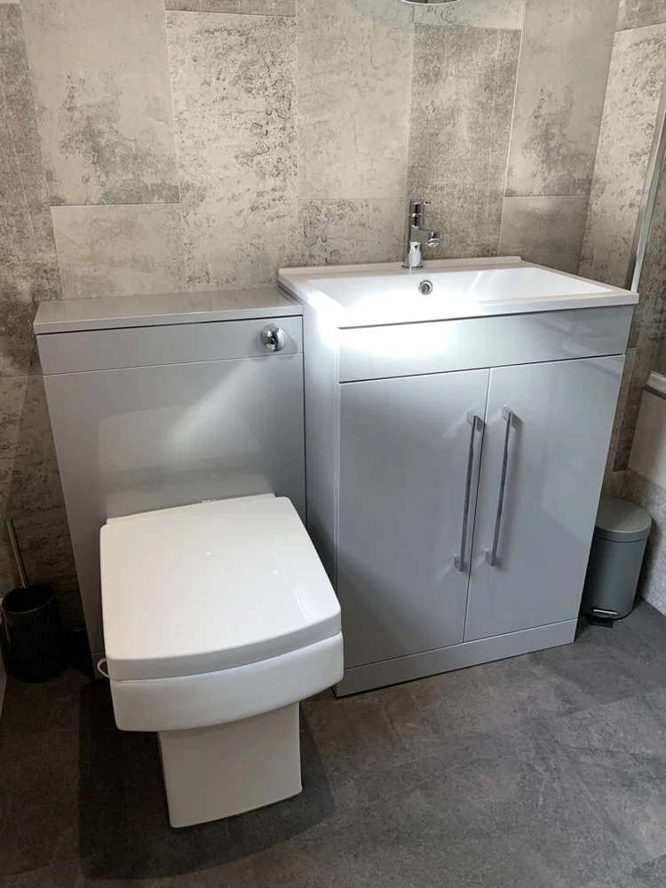 Wall-panelled bathroom installation, photograph 143