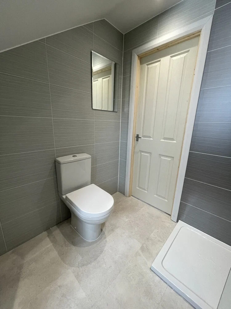 Wall-panelled bathroom installation, photograph 146