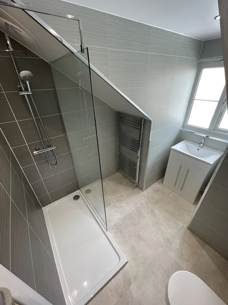 Wall-panelled bathroom installation, photograph 147