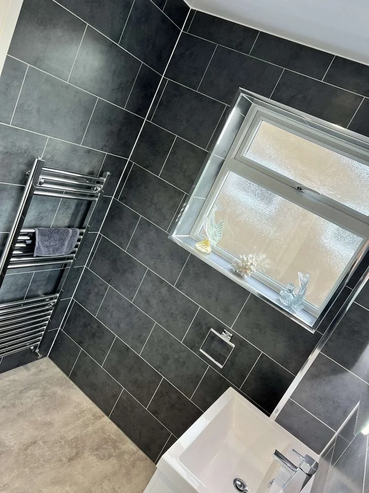 Wall-panelled bathroom installation, photograph 148