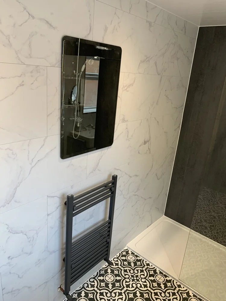 Wall-panelled bathroom installation, photograph 155