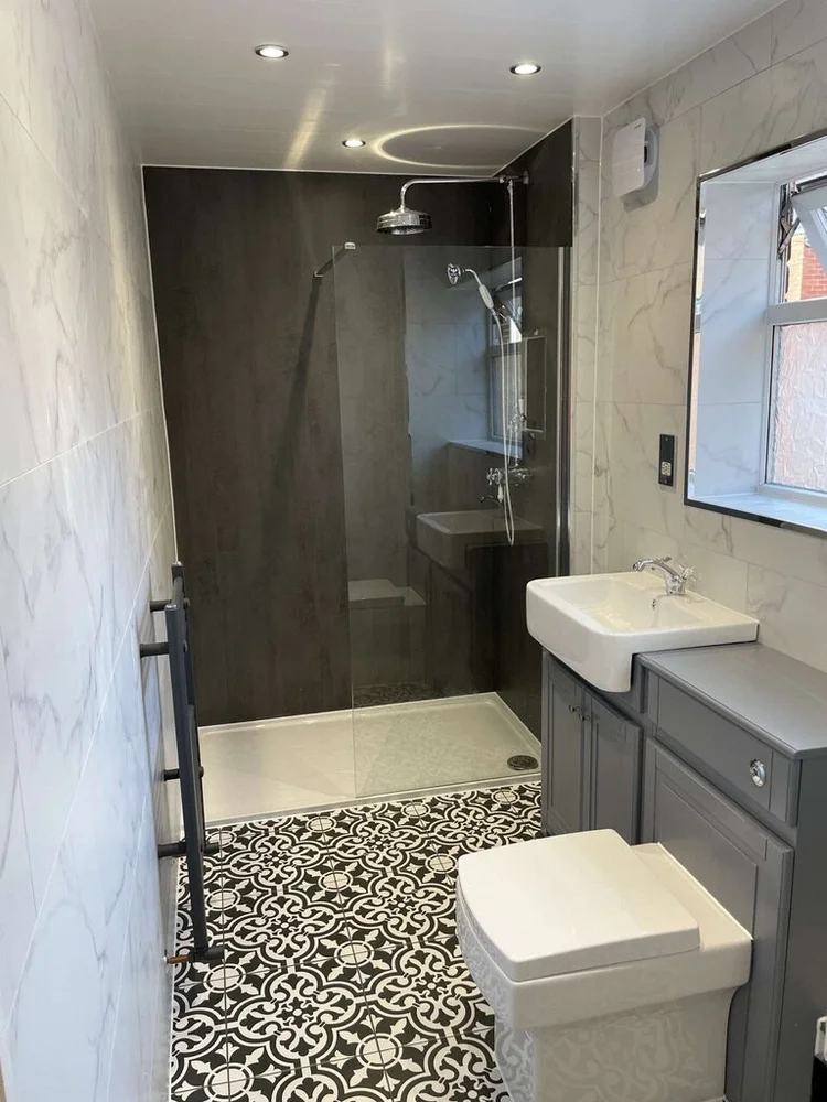 Wall-panelled bathroom installation, photograph 152