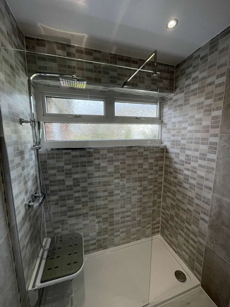 Wall-panelled bathroom installation, photograph 158