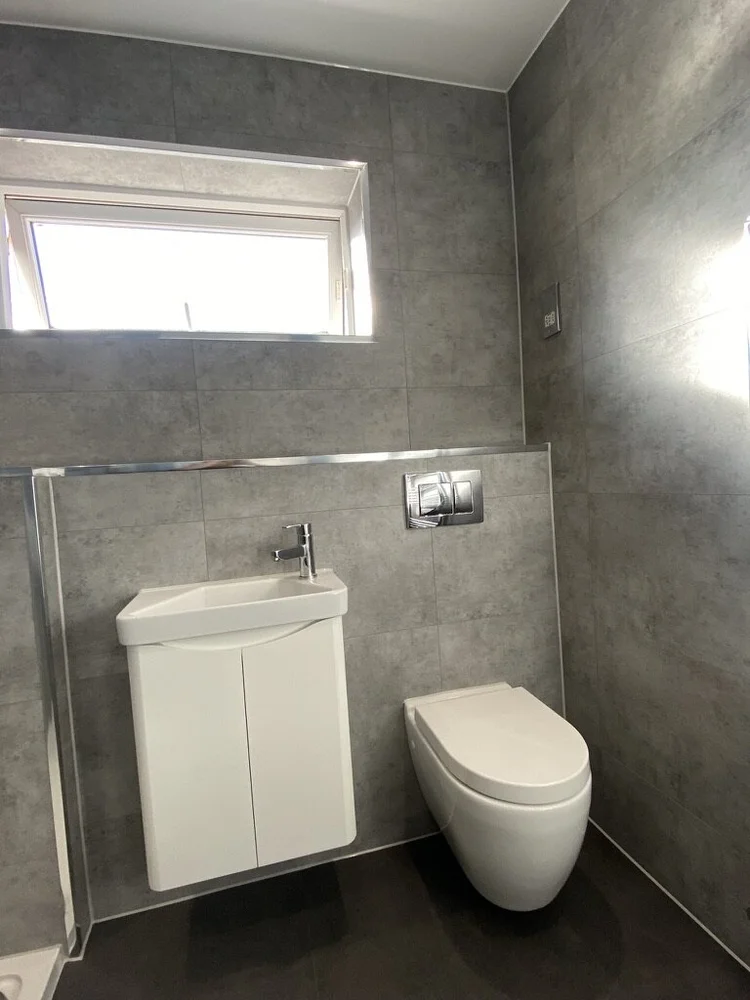 Wall-panelled bathroom installation, photograph 166