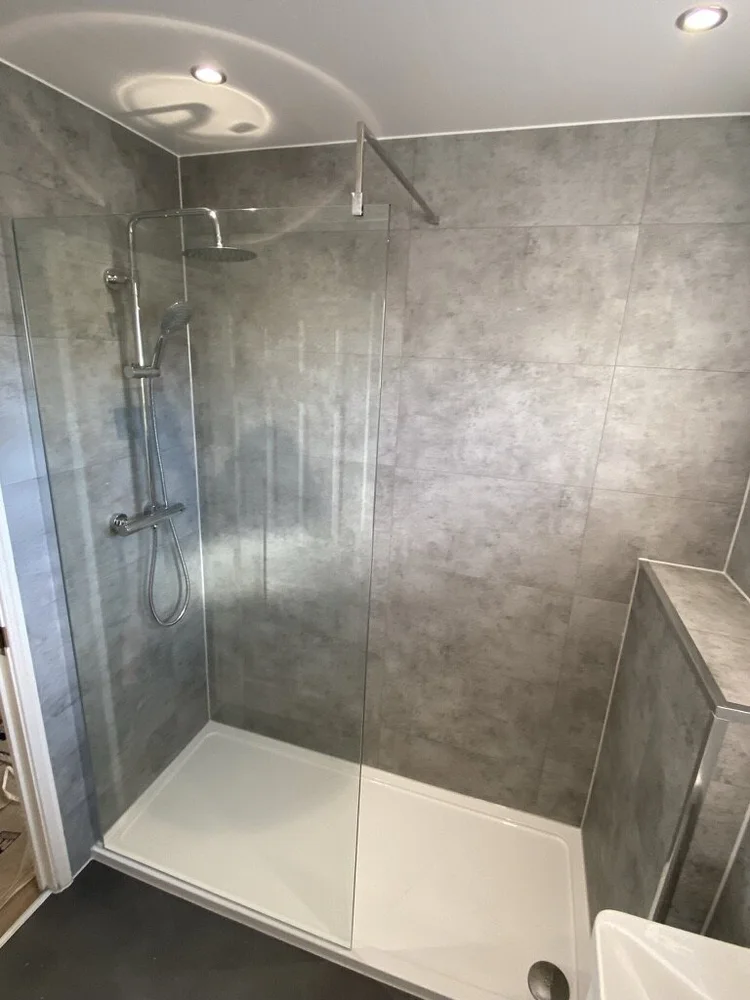 Wall-panelled bathroom installation, photograph 164
