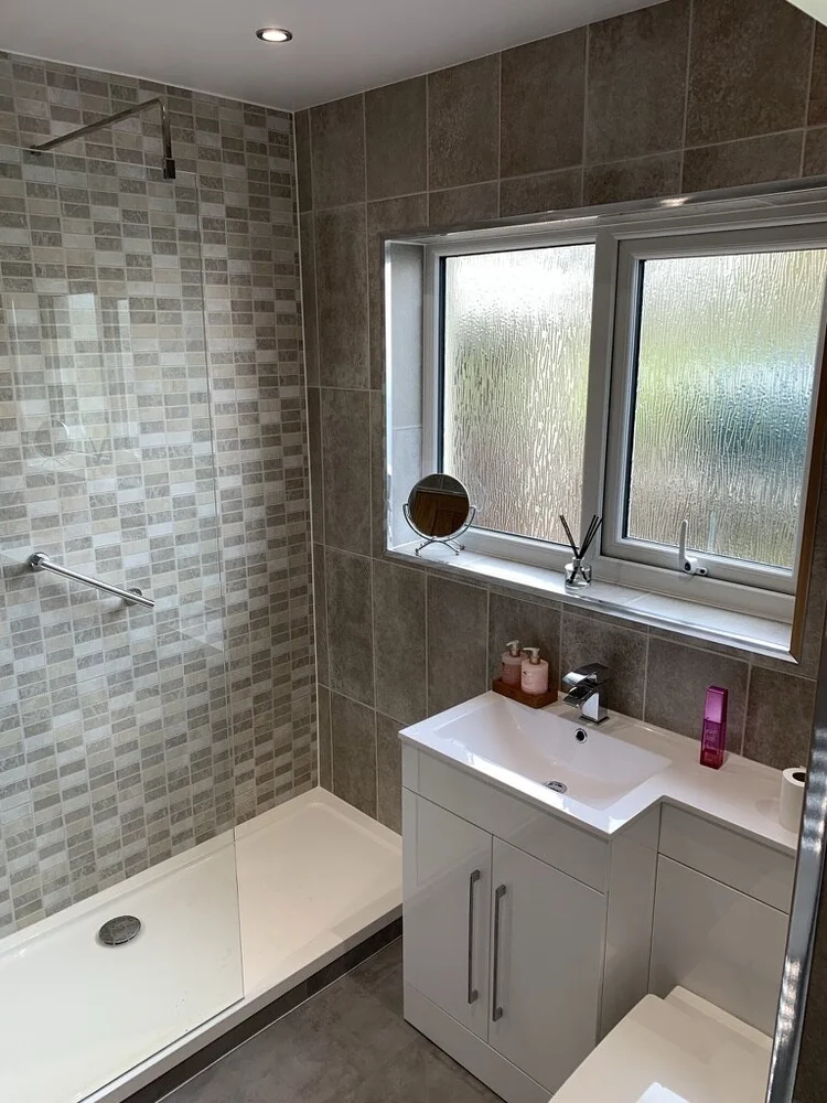 Wall-panelled bathroom installation, photograph 176