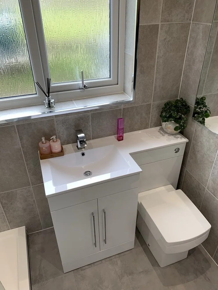 Wall-panelled bathroom installation, photograph 178
