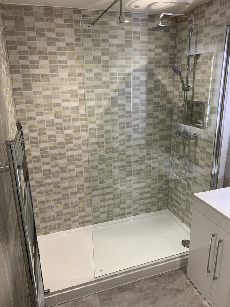 Wall-panelled bathroom installation, photograph 184