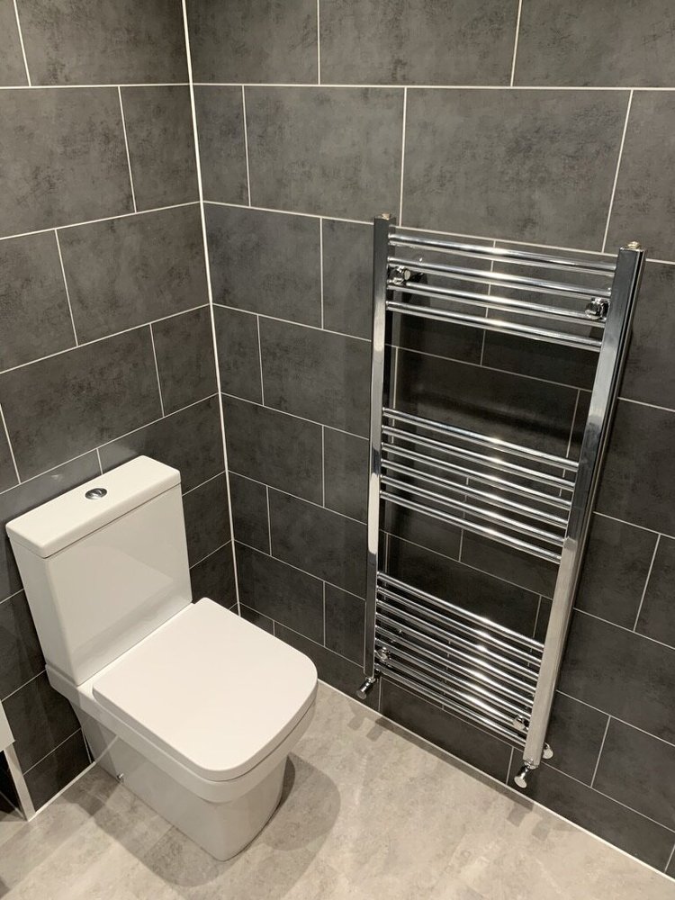 Wall-panelled bathroom installation, photograph 198
