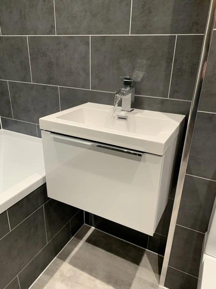 Wall-panelled bathroom installation, photograph 197