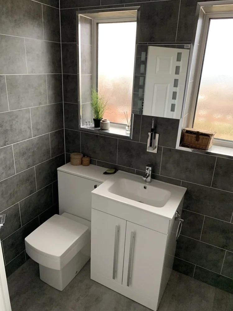 Wall-panelled bathroom installation, photograph 204