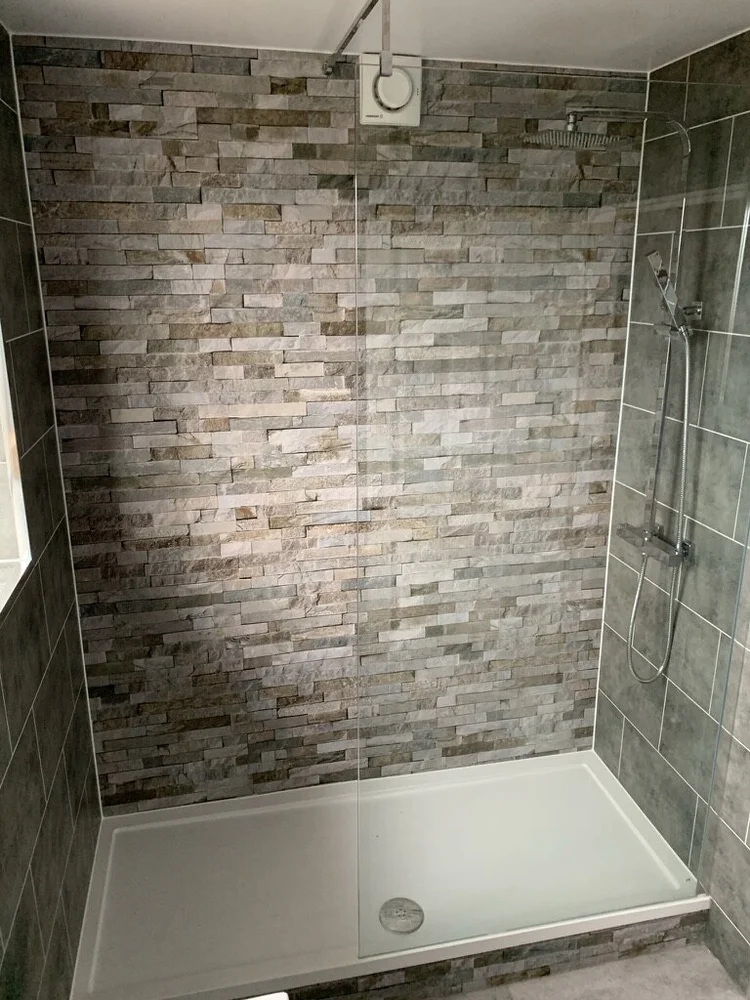 Wall-panelled bathroom installation, photograph 205