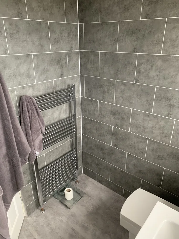 Wall-panelled bathroom installation, photograph 207