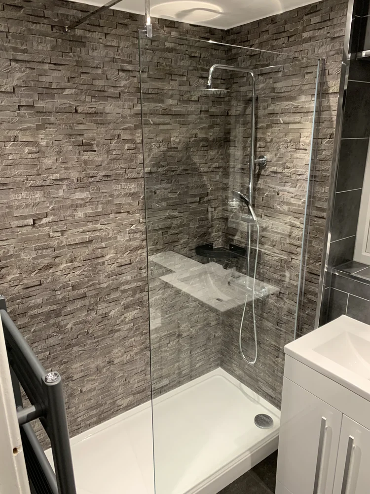 Wall-panelled bathroom installation, photograph 212