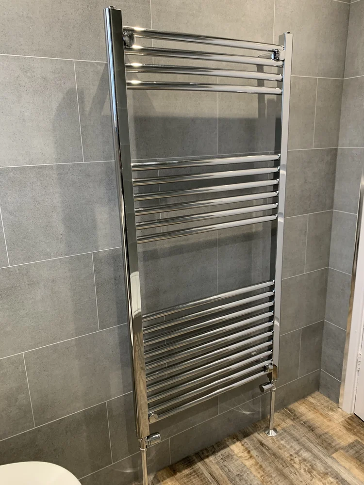 Wall-panelled bathroom installation, photograph 217