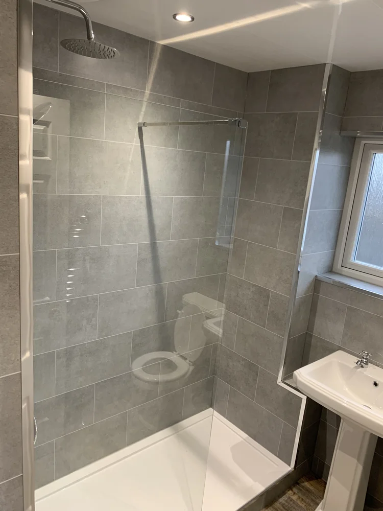 Wall-panelled bathroom installation, photograph 219