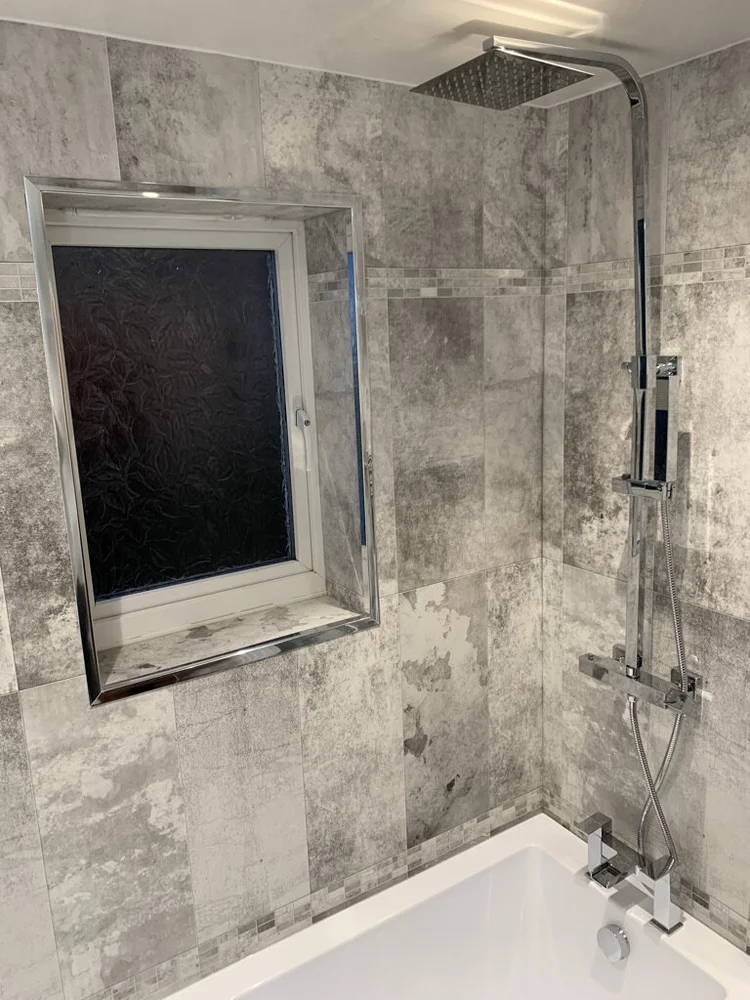 Wall-panelled bathroom installation, photograph 222