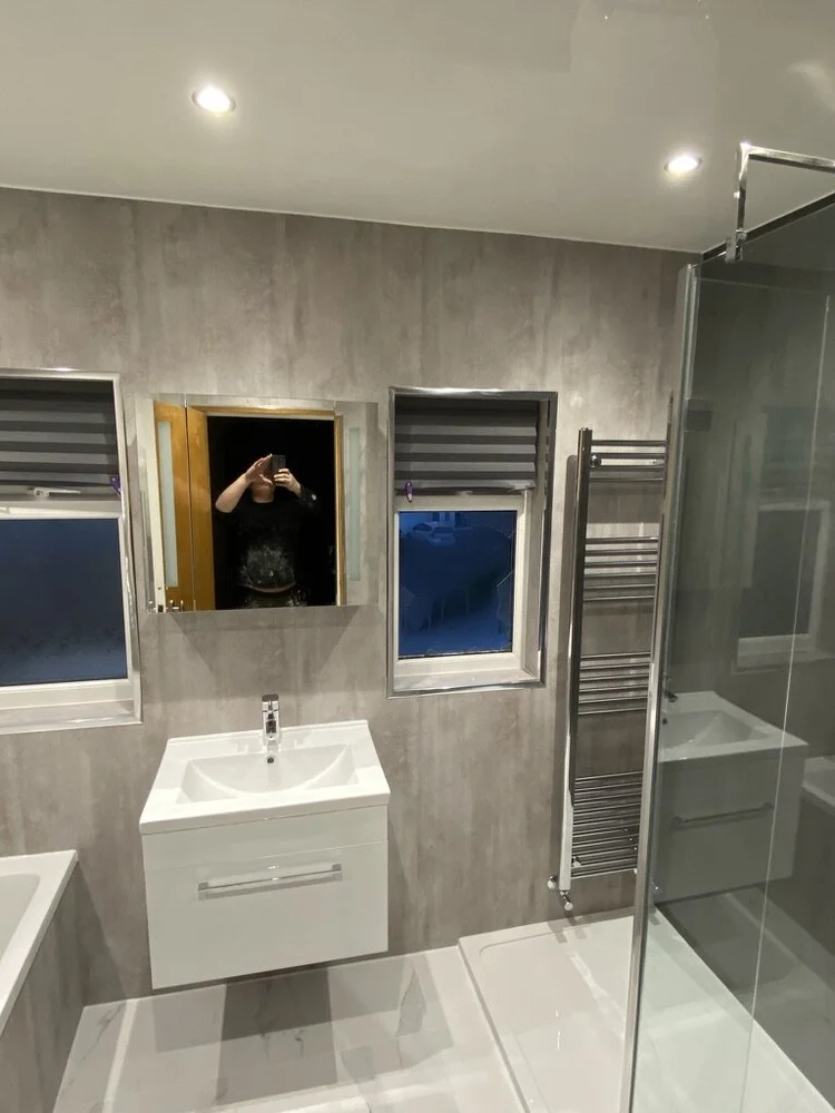 Wall-panelled bathroom installation, photograph 226