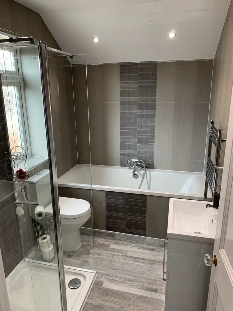 Wall-panelled bathroom installation, photograph 228