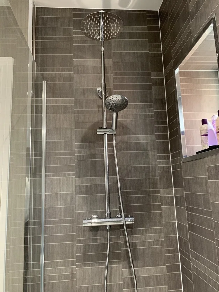 Wall-panelled bathroom installation, photograph 230