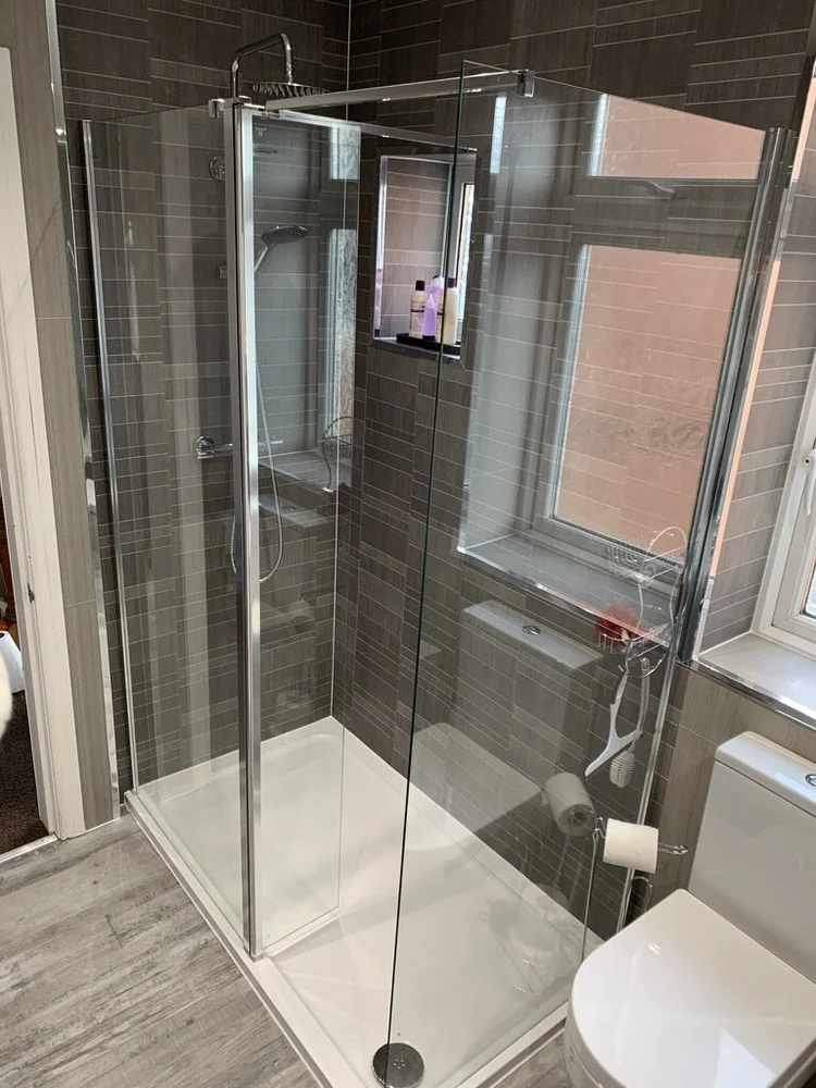 Wall-panelled bathroom installation, photograph 231