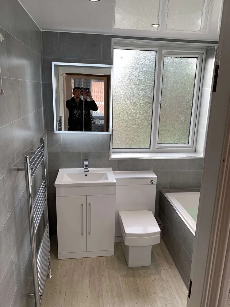 Wall-panelled bathroom installation, photograph 255