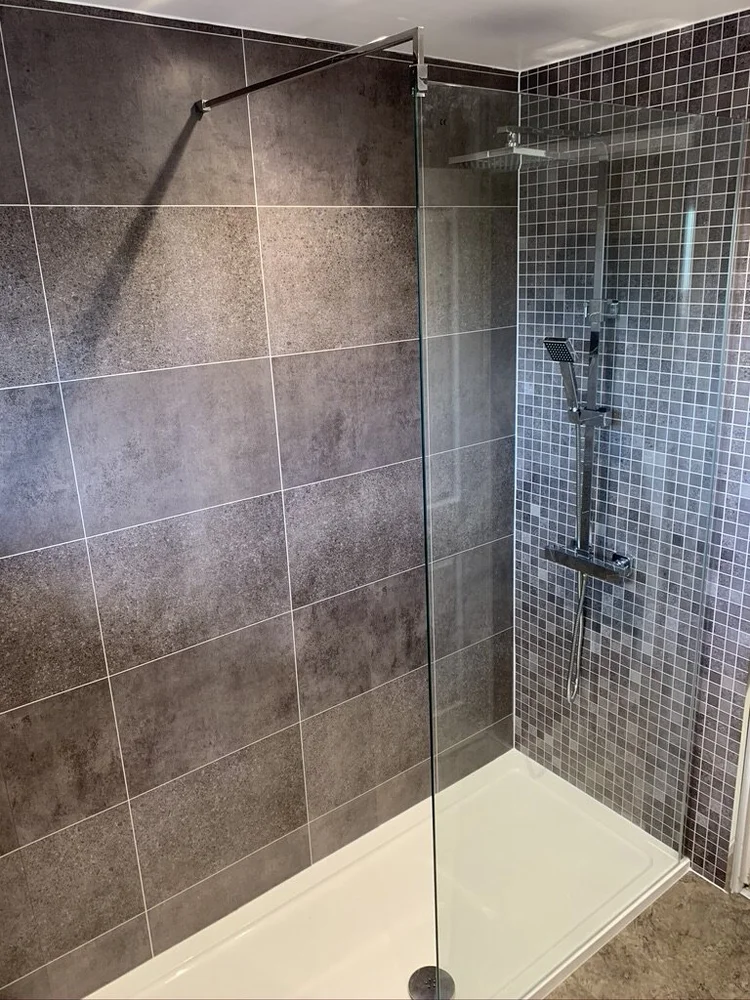 Wall-panelled bathroom installation, photograph 256