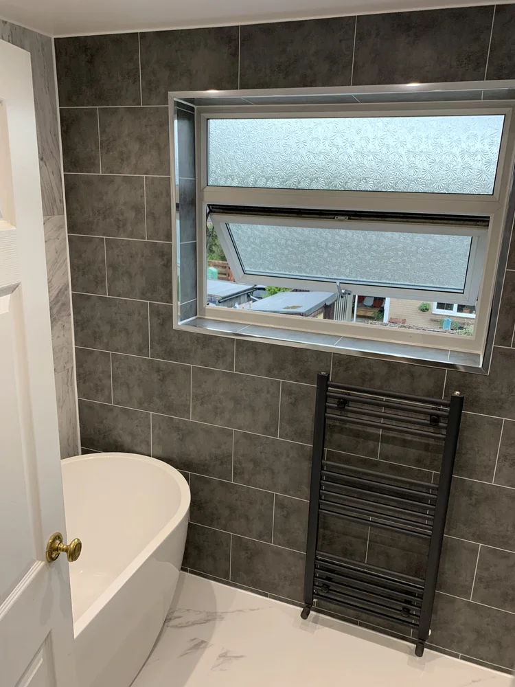 Wall-panelled bathroom installation, photograph 120