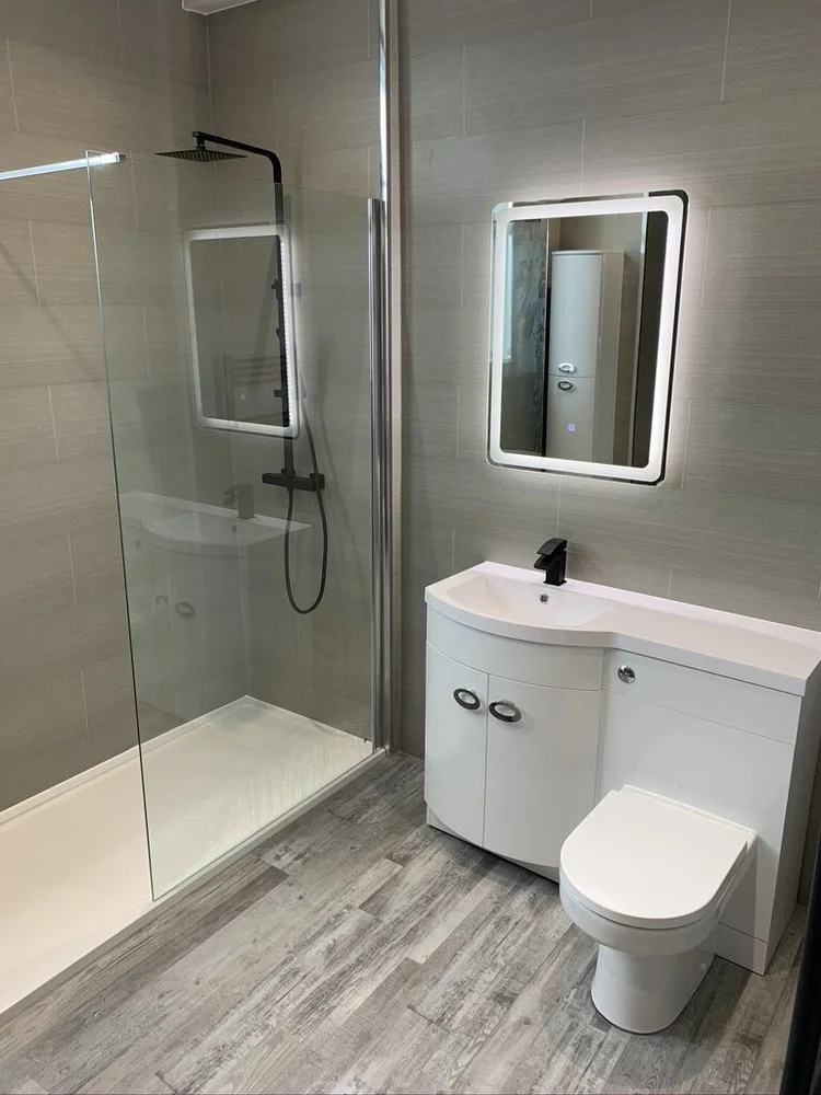 Wall-panelled bathroom installation, photograph 261