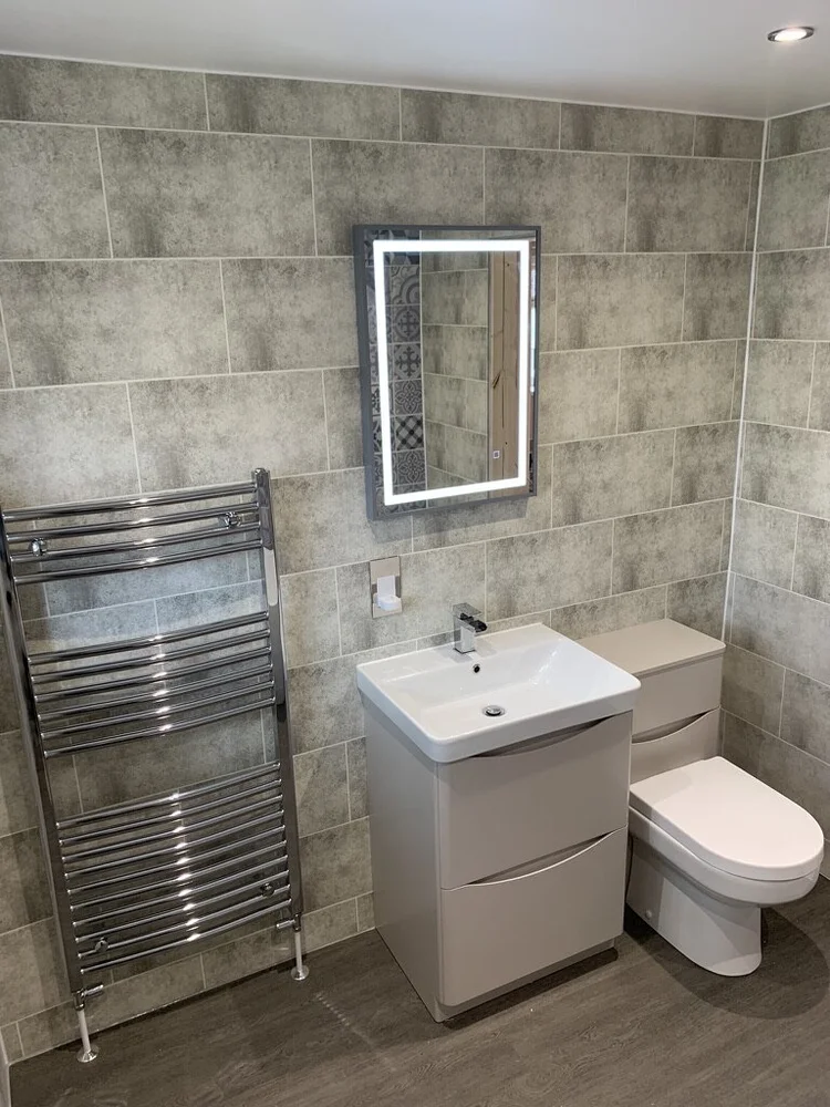 Wall-panelled bathroom installation, photograph 264
