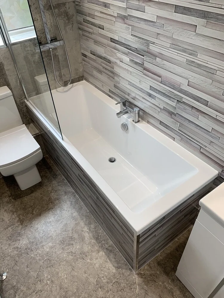 Wall-panelled bathroom installation, photograph 270