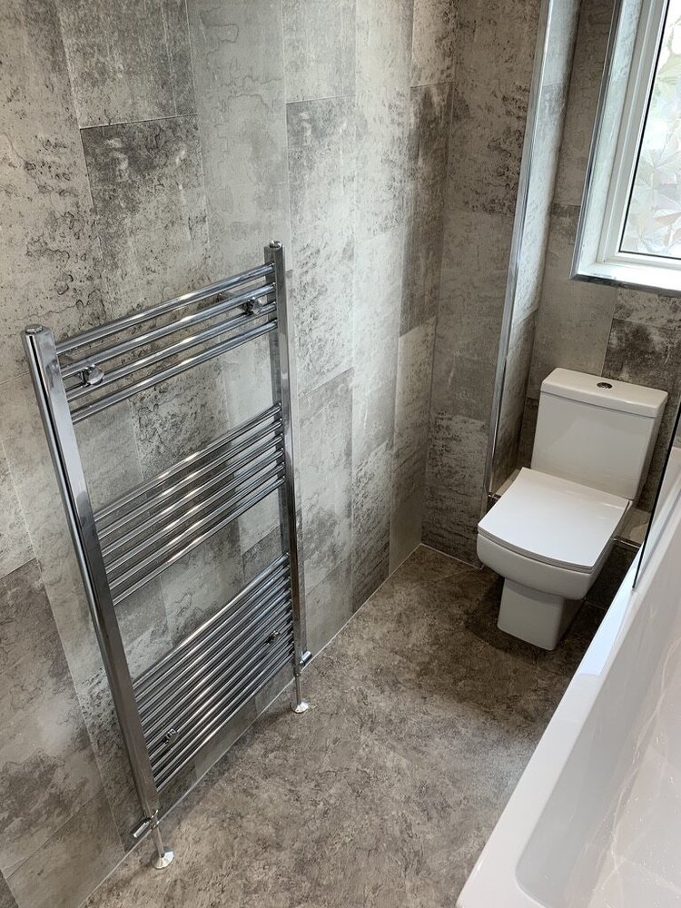 Wall-panelled bathroom installation, photograph 271