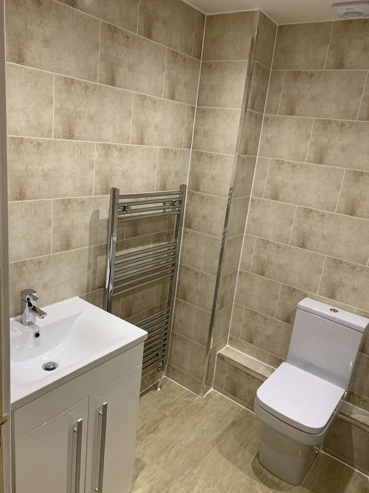 Wall-panelled bathroom installation, photograph 273