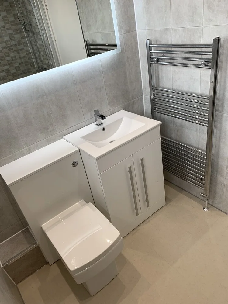 Wall-panelled bathroom installation, photograph 276