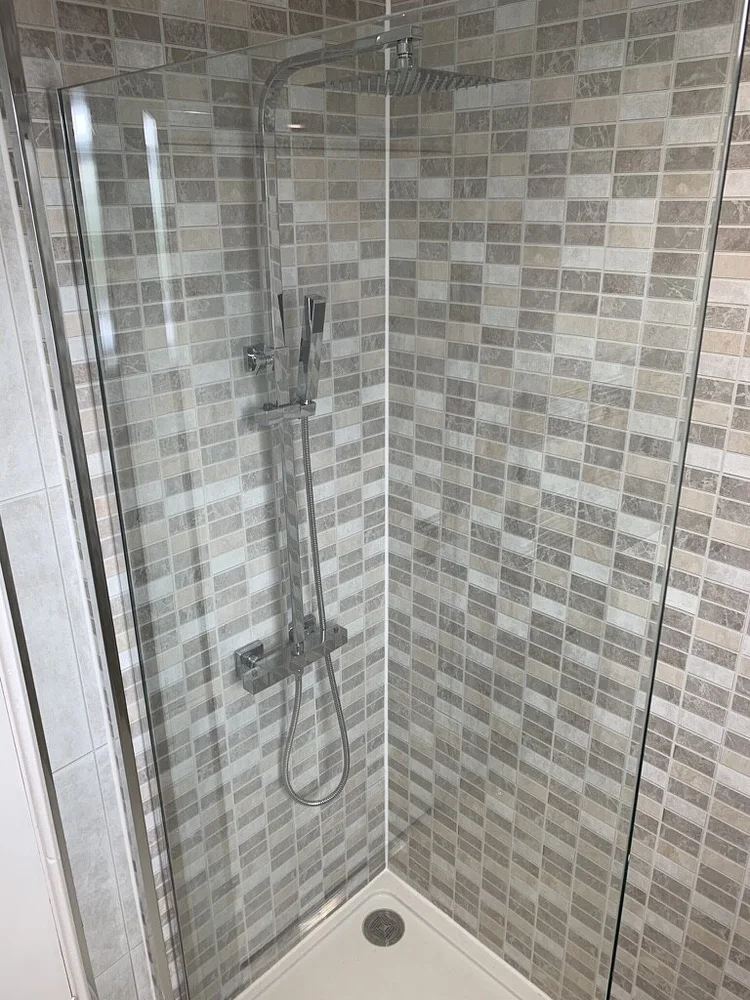 Wall-panelled bathroom installation, photograph 278