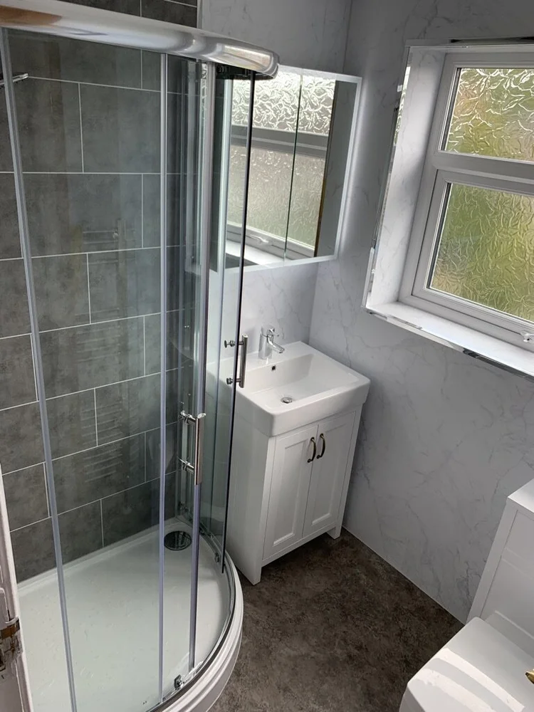 Wall-panelled bathroom installation, photograph 280