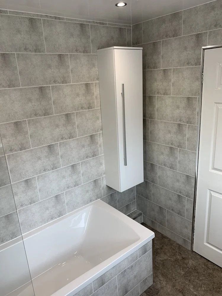 Wall-panelled bathroom installation, photograph 286