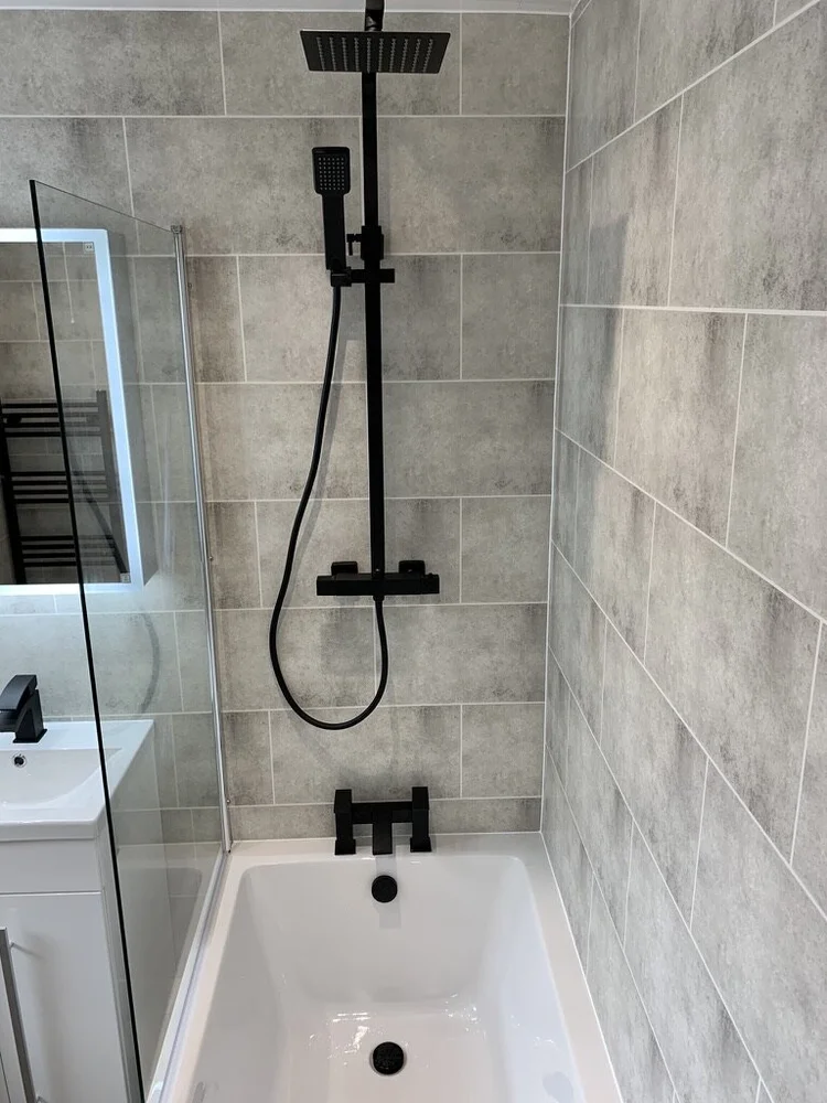 Wall-panelled bathroom installation, photograph 285